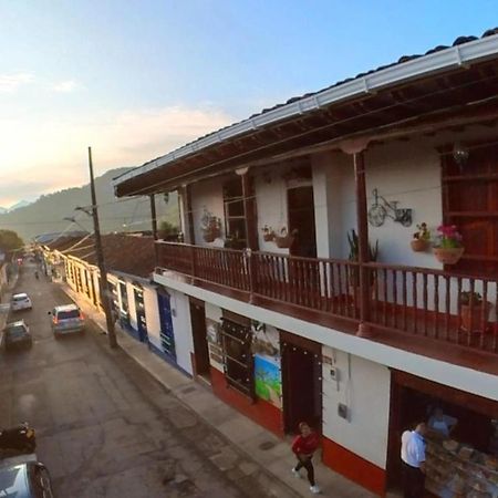 La Casa De Las Flores Hostal Hotel Jardin Exterior photo