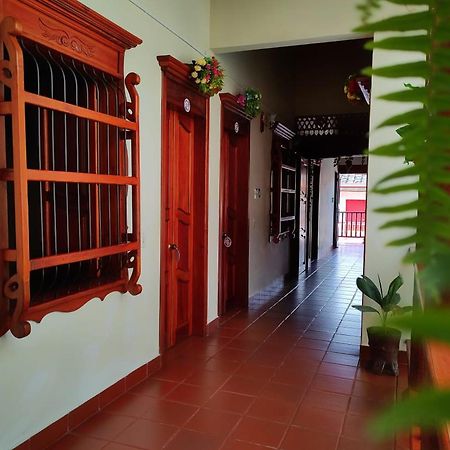 La Casa De Las Flores Hostal Jardin Exterior photo