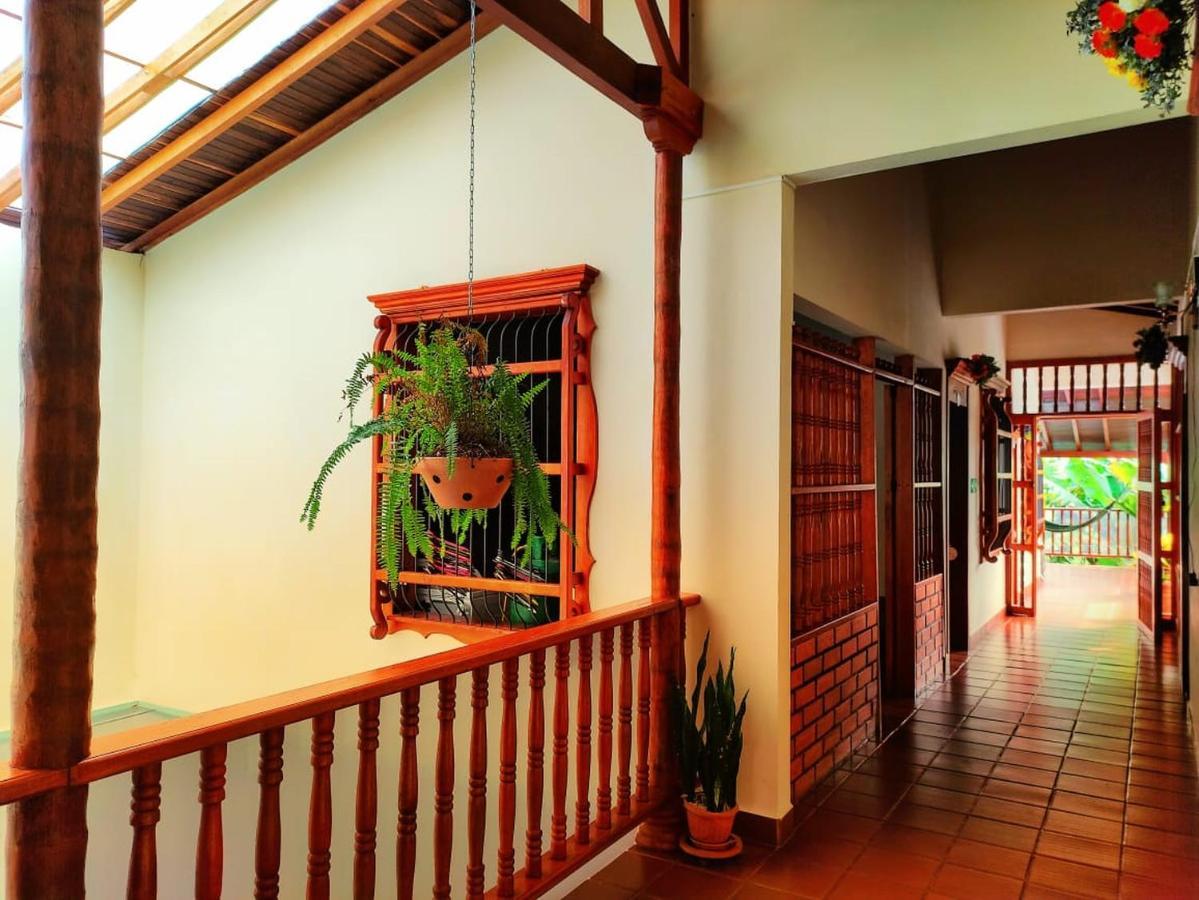 La Casa De Las Flores Hostal Jardin Exterior photo