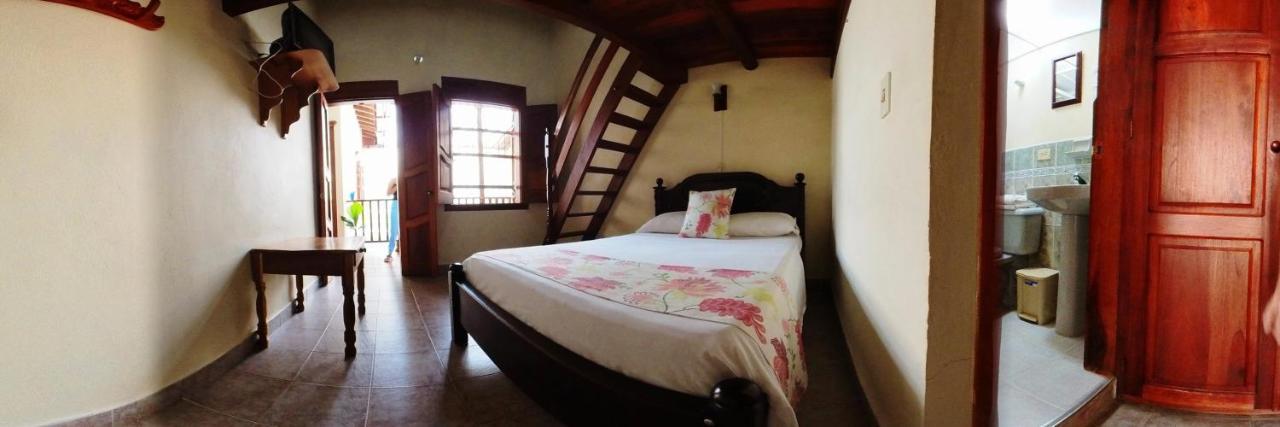 La Casa De Las Flores Hostal Jardin Exterior photo