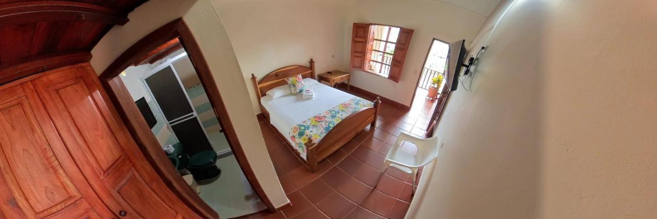 La Casa De Las Flores Hostal Jardin Exterior photo