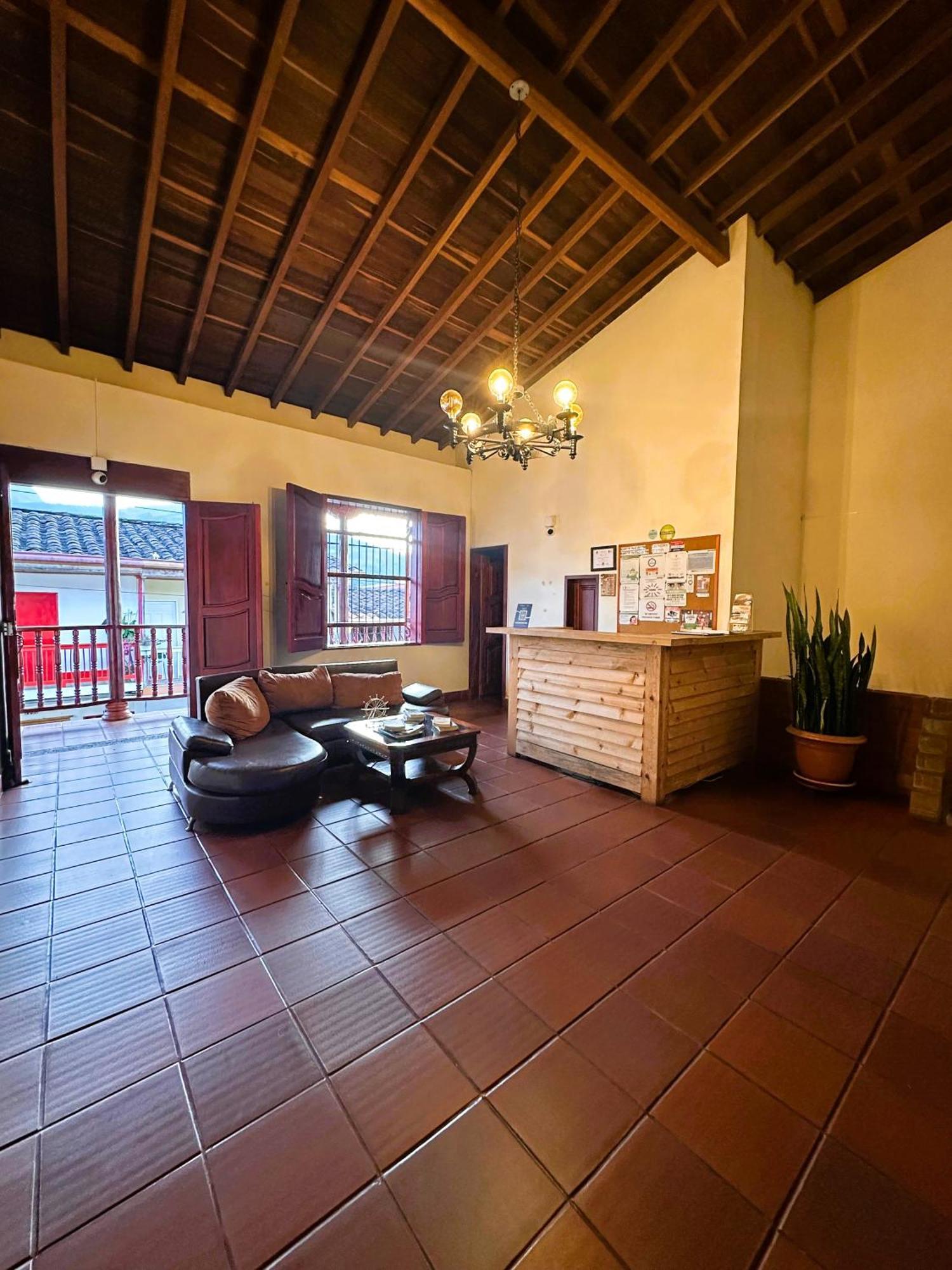 La Casa De Las Flores Hostal Jardin Exterior photo