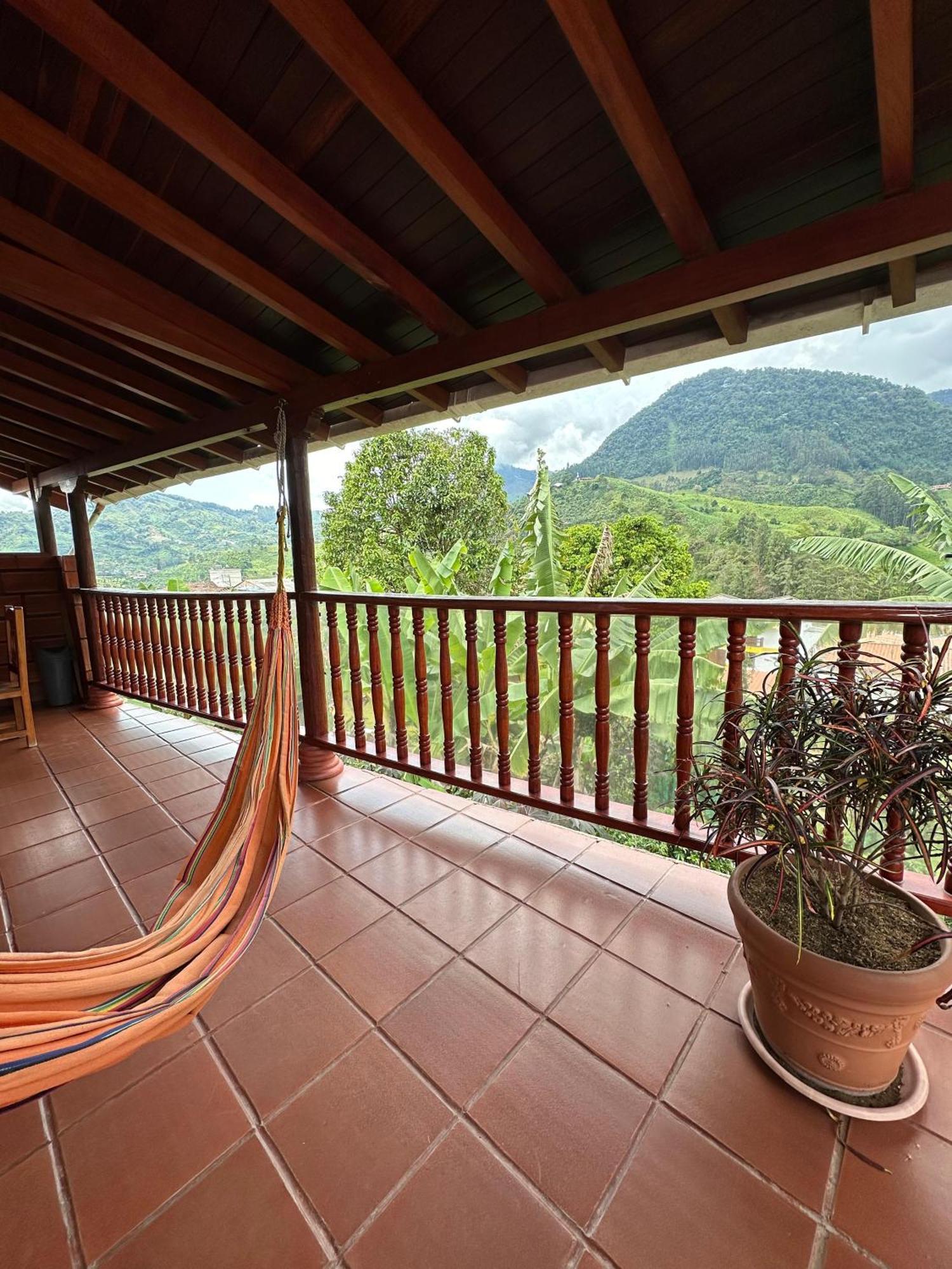 La Casa De Las Flores Hostal Jardin Exterior photo