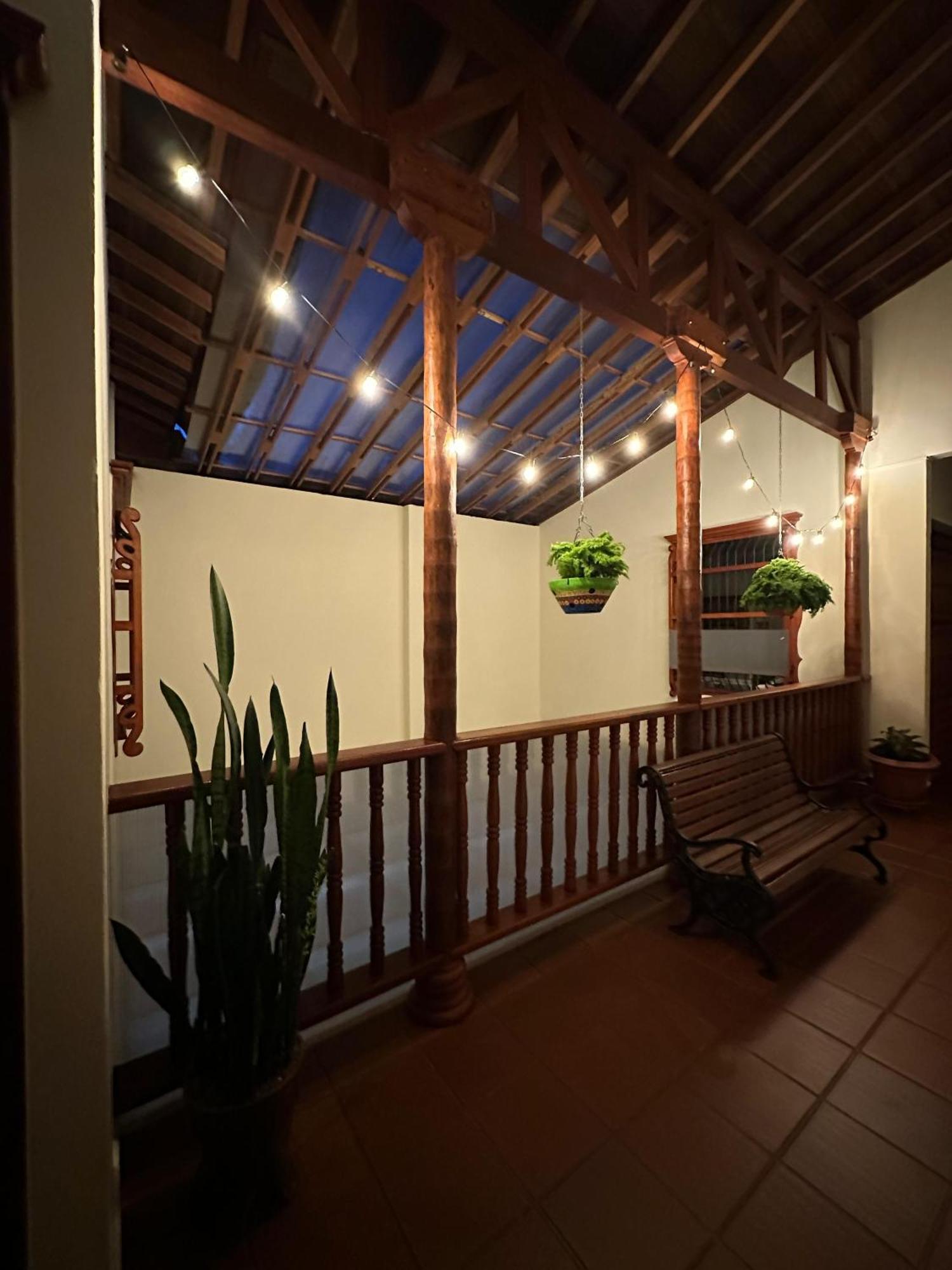 La Casa De Las Flores Hostal Jardin Exterior photo