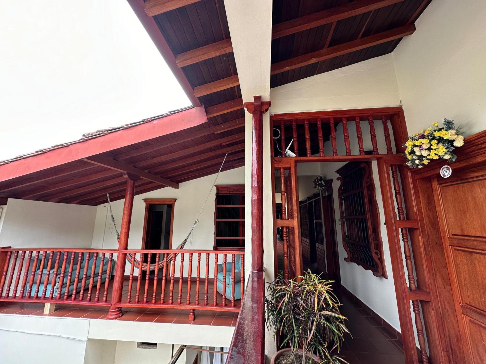 La Casa De Las Flores Hostal Jardin Exterior photo