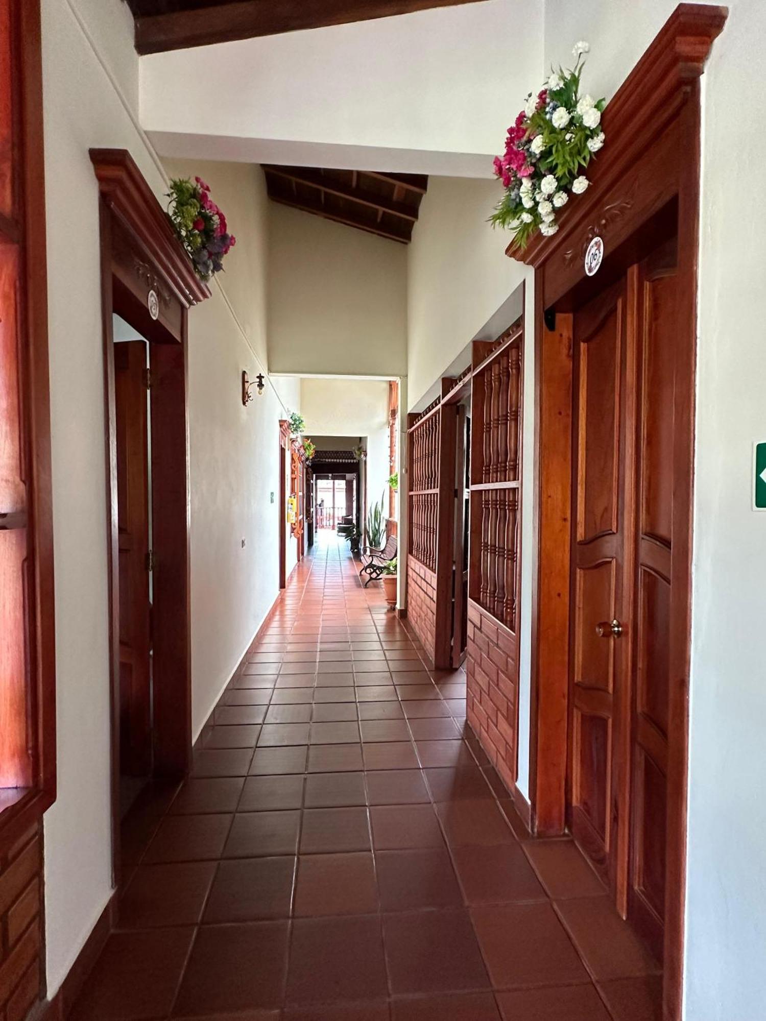 La Casa De Las Flores Hostal Jardin Exterior photo