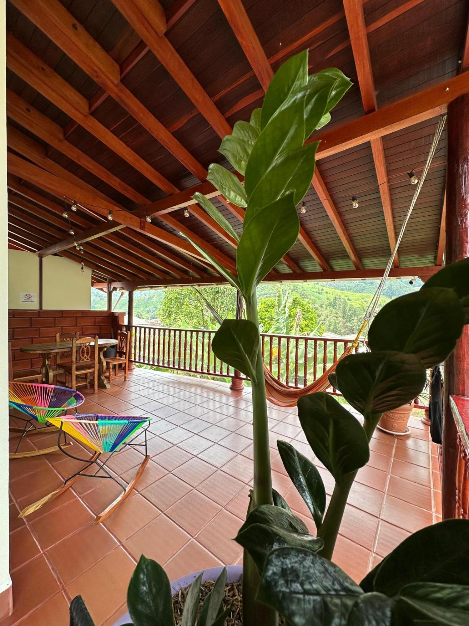La Casa De Las Flores Hostal Jardin Exterior photo